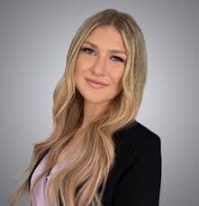 Ashley Ehlers's Instagram, Twitter & Facebook