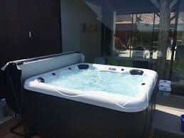 Moet Een Jacuzzi Altijd Aanstaan Royalty Wellness