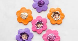 Cadeaux livrables pour la fête des grands mères idées cadeau idéal livré avant la fete des grands meres qu'on les appelle mamie mémé ou encore par leur prénom on adore nos grands mères elles nous ont cadeau fête des grand mères 250 idées cadeaux à offrir trouvez en 3 clics. 20 Idees De Cadeaux Pour La Fete Des Meres A Fabriquer Par Les Enfants Creations Pour Fete Des Meres Cadeau Fete Des Meres Fleurs Fete Des Meres