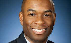 Robert Estell's Instagram, Twitter & Facebook