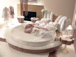 جولة السرير 85 صور حجم نموذج الزاوية مع مظلة في غرفة النوم وكيفية جعل يديك الخاصة والاستعراضات