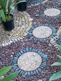The Easiest Diy Stepping Stones Techniques All Diy Masters Unique Gardens Garden Paths Unique Garden Paths