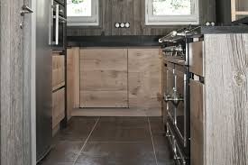Cuisine En Chene A Noeuds Et Bois De Canada Ambiance Atelier Cuisines Malegol Cuisine Chene Agencement Interieur Cuisine Moderne