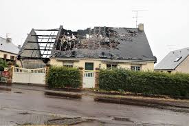 Photos Video Coutances Un Violent Incendie Ravage Une Maison Et Une Voiture
