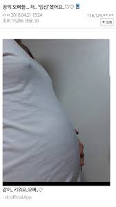 발기유두를 드러낸 음란한 임산부