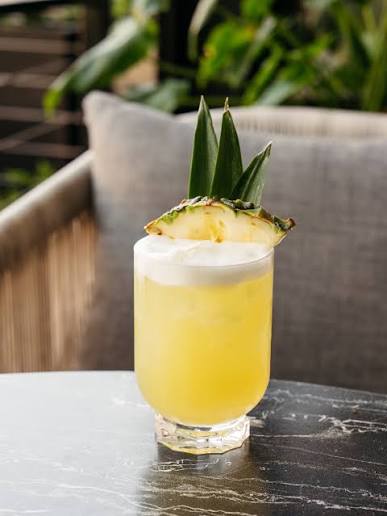 Still looking for your new favorite zero-proof sip this January? Our  Faux-Loma is as real as it gets with pineapple cordial, lime &  @threecents_official grapefruit soda. 🍍🌺 | #abarestaurant #dryjanuary  #abarestaurants #imbibe #