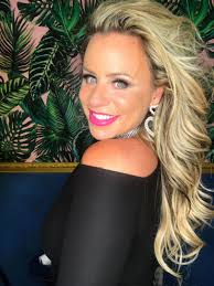 Keri Elliott's Instagram, Twitter & Facebook