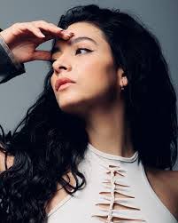 Elizabeth Cabrera's Instagram, Twitter & Facebook