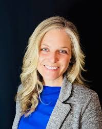 Laura Arrowood's Instagram, Twitter & Facebook