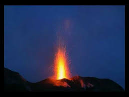 Riesige aschewolke nach vulkanausbruch auf urlaubsinsel. Stromboli Eruption Vulkanausbruch Youtube