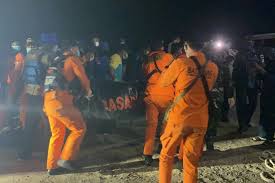 Awalnya kapal km yunice yang tenggelam ini berangkat dari ketapang menuju ke gilimanuk. Semua Korban Km Wicly Jaya Sakti Yang Tenggelam Di Jambi Ditemukan