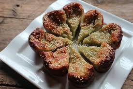 Setiap kali menjelang bulan ramadhan, antara salah satu kuih yang paling laku dan menjadi kegemaran ramai adalah tepung pelita. Resepi Kuih Yang Mudah Dibuat