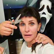 Gale weathers cannot be stopped, as courteney cox joins david arquette in returning to the scream franchise. Courteney Cox Pokes Fun At Scream 3 Bangs On Halloween People Com