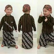 Laki laki yang lahir dengan sehat, memiliki fisik sempurna. Setelan Baju Anak Laki Laki Khas Jawa Setelan Anak Baju Lurik Anak Laki Laki Setelan Anak Jawa Shopee Indonesia