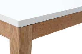 Table bois blanc design chene, pieds en chêne massif , collection scandinave. Table A Manger Design Extensible Blanche Pieds Bois L180 260 Cm Delah Miliboo