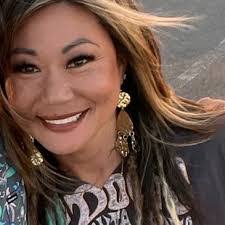 Suzanne Adams's Instagram, Twitter & Facebook