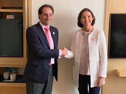 He is a doctoral candidate in management of higher education institutions at the university of bath. Nos Reunimos Con Maria Reyes Maroto Jose Manuel Restrepo Abondano Facebook