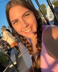 Lisa Essary's Instagram, Twitter & Facebook