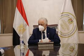 قال طارق شوقي، وزير التربية والتعليم، إن بداية من 1 ديسمبر سيتم إطلاق منصة جديدة من أجل عرض فيديوهات مراجعة وشرح لطلاب الثانوية من أجل تدريبهم على الأسئلة الجديدة. Ø·Ø§Ø±Ù‚ Ø´ÙˆÙ‚Ù‰ ÙŠØ¨Ø­Ø« Ø³Ø¨Ù„ Ø§Ù„ØªØ¹Ø§ÙˆÙ† Ù…Ø¹ Ù…Ù†Ø¸Ù…Ø© Ø§Ù„Ø£Ù…Ù… Ø§Ù„Ù…ØªØ­Ø¯Ø© ÙŠÙˆÙ†ÙŠØ³Ù Ø¨Ø§Ø²Ø§Ø± Ø¬Ø­Ø§