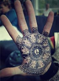 Das Spirituelle Mandala Tattoo 34 Ideen Mit Magischer Bedeutung Henna Tattoovorlage Thigh Frauen Ankle Genial Motive Tattoodesigns Mandalas Tattoos Palm Tatowierungen Und Friedenszeichen Tattoos