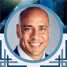 Kenneth Macomber's Instagram, Twitter & Facebook