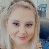 Amanda Wolcott's Instagram, Twitter & Facebook