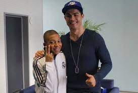 Есть фото с героем и снимок комнаты маленького обычно знаменитости начинают заниматься благотворительностью в зрелом возрасте, но. On Budet Novym Pele Real Predlagaet Za Mbappe 280 Millionov Evro Emu 20 Let I On Novaya Zvezda Futbola Futbol Sport Lenta Ru