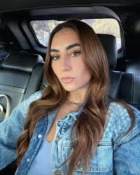 Maria Lomelin's Instagram, Twitter & Facebook