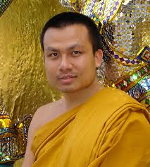 พระมหาสมปอง ตาลปุตฺโต (นครไธสง) หรือที่รู้จักกันดีทั่วไปในนาม พระมหาสมปอง เป็นพระนักเทศน์ชื่อดังอีกท่านหนึ่งของเมืองไทย เป็นพระนักเผยแผ่. à¸žà¸£à¸°à¸¡à¸«à¸²à¸ªà¸¡à¸›à¸­à¸‡ à¸•à¸²à¸¥à¸› à¸• à¹‚à¸•