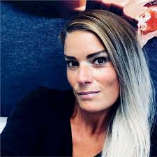 Jag är glad att kunna berätta att jag har nytt jobb.