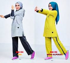 Semua olahraga bisa dilakukan dengan nyaman jika pakaian yang dikenakan muslimah sesuai dan tidak menyulitkan untuk bergerak dan sesuai dengan ketentuan berpakaian yang. Tik Agliyor Guclendirmek Baju Olahraga Wanita Kadirogluturizm Com