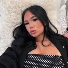 Joy Hallyday : la fille de Johnny retrouve un mot bouleversant que lui  avait adressé son père avant sa mort et dévoile son contenu