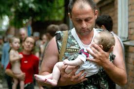 Казбек мисиков смотрел на бомбу, висевшую над его семьей. Shestnadcat Let Nazad V Beslane Terroristy Zahvatili Shkolu Rossijskaya Gazeta