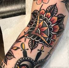 Pin By Karine Rouby On Tattoo S Traditional Hand Tattoo Hand Tattoos Trendy Tattoos