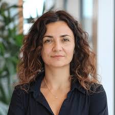 Eleanor Bray's Instagram, Twitter & Facebook