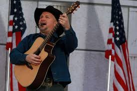 Garth Brooks Shares New Song 'Mom' on 'Good Morning America'