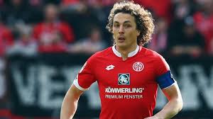 Julian jakob baumgartlinger is an austrian professional footballer who plays as a midfielder for bayer leverkusen and captains the austria national team. Bundesliga Julian Baumgartlinger Wechselt Zu Bayer 04 Leverkusen