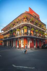 The sculpture for new orleans installation along poydras st. 8 Prettiest New Orleans Streets You Must See Southern Trippers
