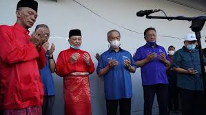 A family watching the live telecast of the prime minister, tan sri muhyiddin yassin, in gombak on may 23, 2020. Key Moments Of Pm Muhyiddin S Time In Office And What Might Lie Ahead For Malaysian Politics Cna