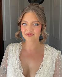 It was such an honour to be a part of your day Bonnie. This style is so