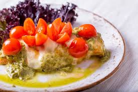 Stir the chicken and pesto well (if the pesto is to thick add a bit of water) and add a lid. Pollo Al Pesto La Ricetta Per Secondi Piatti Gustosi E Leggeri