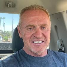 I'm single so it doesn't count but how many of you in couples are netflix  adulterers? Carry