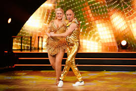 Precis innan de gick ut på dansgolvet tog frank av sig kostymen han bar och genomförde hela dansen i en mankini. Agnetesh Og Siri Kristiansen Ute Av Skal Vi Danse Tv2 Skal Vi Danse Shotoe