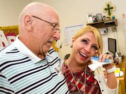 Sarah Linn named top rookie teacher during Golden Apple caravan
