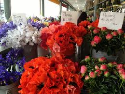 Aug 17, 2021 · a joy for tourists and locals alike, pike place market is a sprawling, sometimes confusing, vibrant collection of stalls and permanent establishments offering crafts and flowers, arts and entertainment, farmers and grocers and restaurants. Pike Place Market Flowers Practical Tips For Traveling With Babies Toddlers Kids