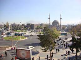 The population is 1,255,349 of which around 1,000,000 live in the city of kayseri. ØµÙˆØ± Ù…Ù† Ù‚ÙŠØµØ±ÙŠ Ø§Ù„Ù…Ø³Ø§ÙØ±ÙˆÙ† Ø¥Ù„Ù‰ ØªØ±ÙƒÙŠØ§