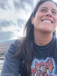 No tiene sentido.. 🦦✨ Siempre que pico algo.. NUNCA puedo NO comer 🫠🫠  #parati #frases #moodsitooo #yesyesyess