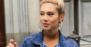 I gjatë dhe simpatik? Fjoralba Ponari prezanton të dashurin dhe i shpreh  dashurinë publikisht (FOTO) – FaxWeb