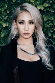 While she was born in seoul, she spent a majority of her childhood in france & japan. Fotografii Official Page Cl 2ne1 35 Albomov Beauty Blonde Asian Hair