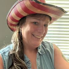 I'm in search for a non denominational church for my small family of 4 in  LONGVIEW. Non judgemental, great worship and a wonderful youth program for  ages 3+ Let me stress the